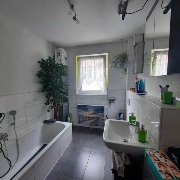 Immobilie in Waldhambach - Neuwertiges freistehendes Einfamilienhaus mit interessanter Außenfläche - Bild 3