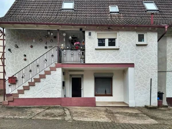 Immobilie in Loffenau - Altbau trifft moderne Technik: 4 Zimmer Maisonettewohnung, Garten und große Scheune - Bild 0