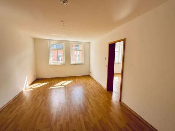 Immobilie in Waltershausen - 3 Raumwohnung mit Blick auf das Klaustor * sofort bezugsfrei oder als Kapitalanlage nutzbar * - Bild 1