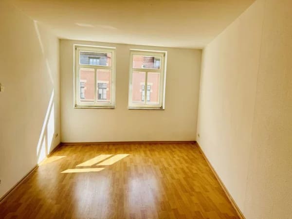 Immobilie in Waltershausen - 3 Raumwohnung mit Blick auf das Klaustor * sofort bezugsfrei oder als Kapitalanlage nutzbar * - Bild 2