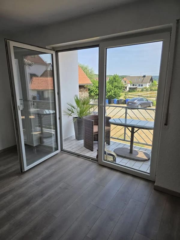 Immobilie in Gutenzell-Hürbel - Gut geschnittene 3-Zimmer-Wohnung mit Balkon, hochwererenoviert, STELLPLATZ INKL., Nähe Ochsenhausen - Bild 0