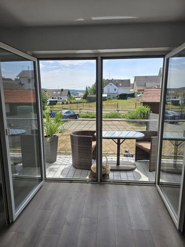 Immobilie in Gutenzell-Hürbel - Gut geschnittene 3-Zimmer-Wohnung mit Balkon, hochwererenoviert, STELLPLATZ INKL., Nähe Ochsenhausen - Bild 2