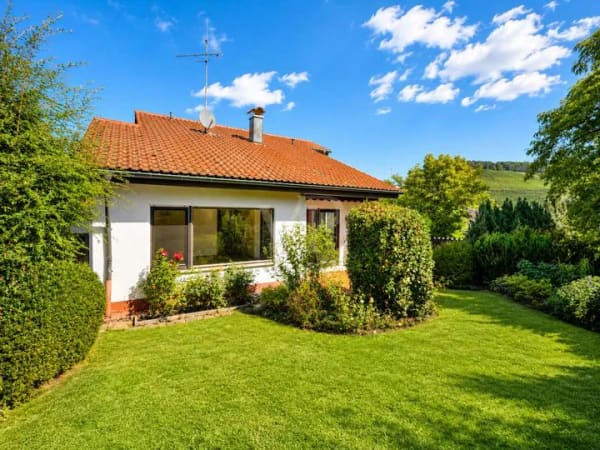 Immobilie in Beilstein - Flexible Wohnmöglichkeiten: Einfamilienhaus mit Einliegerwohnung und Südterrasse mit Ausblick - Bild 1
