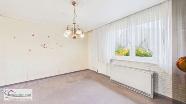 Immobilie in Mettlach - SOFORT VERFÜGBAR:
WOHNHAUS IN ORSCHOLZ MIT 3 SCHLAFZIMMERN UND WINTERGARTEN SOWIE GARTEN - Bild 3