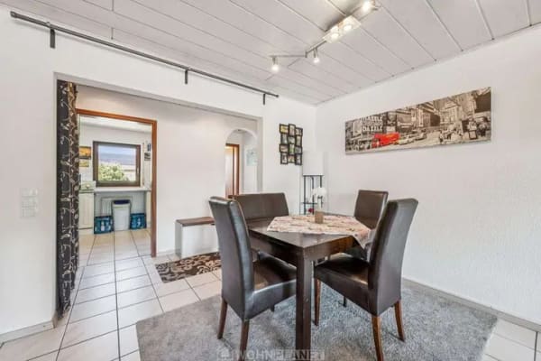 Immobilie in Abstatt - Gepflegtes Wohnen mit Naturblick – 3,5 Zimmer, Balkon, Garten und Garage - Bild 1