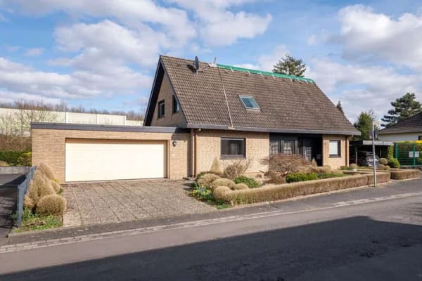 Immobilie in Siegburg - Sanierung oder Neubau: Großzügiges Einfamilienhaus auf 1.565 m² Grundstück in Siegburg-Wolsdorf - Bild 0