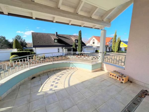 Immobilie in Friesenheim - Außergewöhnlich großzügiges Einfamilienhaus mit großem Potenzial - Bild 0