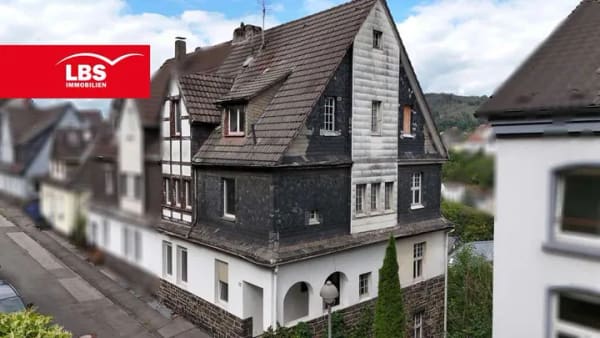 Immobilie in Altena - Mehrfamilienhaus in Altena komplett entkernt, nur für Handwerker! - Bild 1