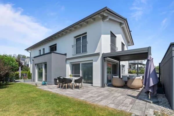 Immobilie in Dietmannsried - Zeitlos modern - Zweifamilienhaus mit vielseitigem Wohnkonzept - Bild 0