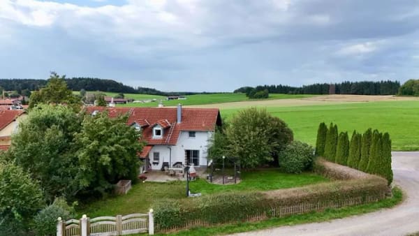Immobilie in Hofstetten - Geräumige Doppelhaushälfte mit großzügigem Garten in ruhiger Lage in Hofstetten/Hagenheim - Bild 1