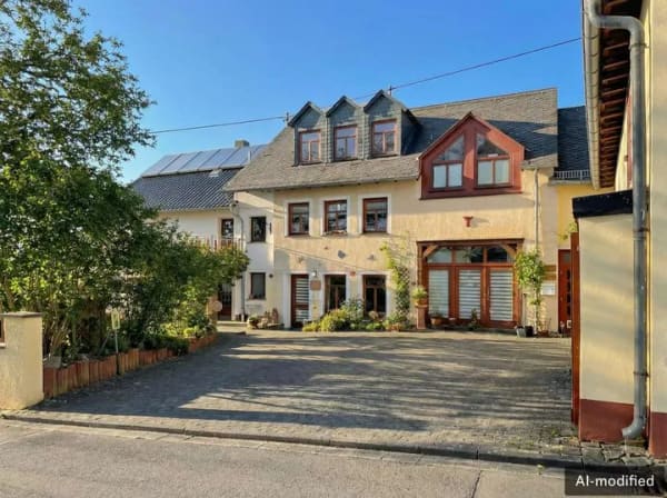 Immobilie in Alflen - Mehrgenerationenhaus mit Einliegerwohnung und altem Bauernhaus als Ausbaureserve - Bild 0