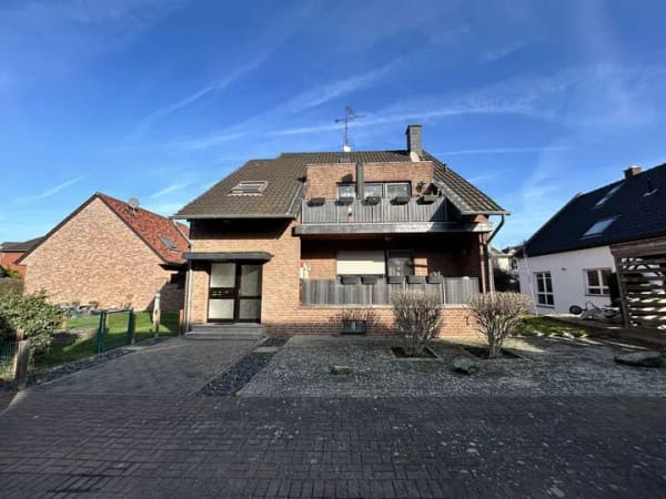 Immobilie in Rommerskirchen - Vermietetes Dreifamilienhaus mit 222 m² Wohnfläche – solide Kapitalanlage in Rommerskirchen - Bild 1
