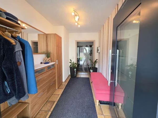 Immobilie in Leinach - Modernes Zweifamilienhaus ***Wohnen mit Zukunft – EEK A, PV & Wärmepumpe*** - Bild 4