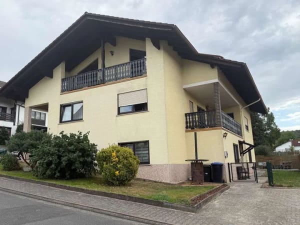 Immobilie in Breuberg - Ein Zuhause mit Ausbaupotenzial – gepflegtes Einfamilienhaus mit ELW in Rai-Breitenbach - Bild 0