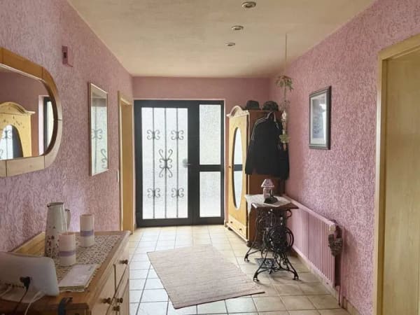 Immobilie in Breuberg - Ein Zuhause mit Ausbaupotenzial – gepflegtes Einfamilienhaus mit ELW in Rai-Breitenbach - Bild 1
