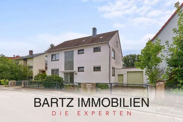 Immobilie in Dudenhofen - Zweifamilienhaus mit großzügigen Wohnbereichen & Garten - Bild 0
