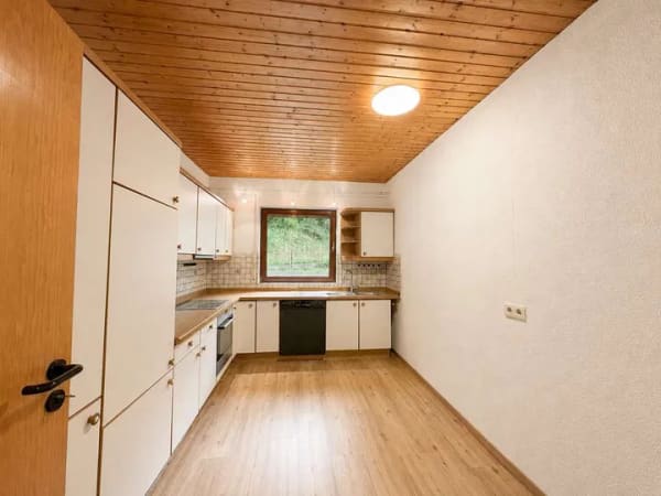 Immobilie in Ebsdorfergrund - Platz zum Wohlfühlen – Einfamilienhaus mit Garten und Garage - Bild 2