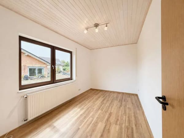 Immobilie in Ebsdorfergrund - Platz zum Wohlfühlen – Einfamilienhaus mit Garten und Garage - Bild 4
