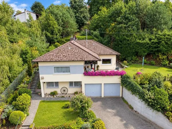 Immobilie in Carlsberg - Viel Platz für Ihre Familie: lichtdurchflutetes Einfamilienhaus in herrlicher Wohnlage - Bild 2