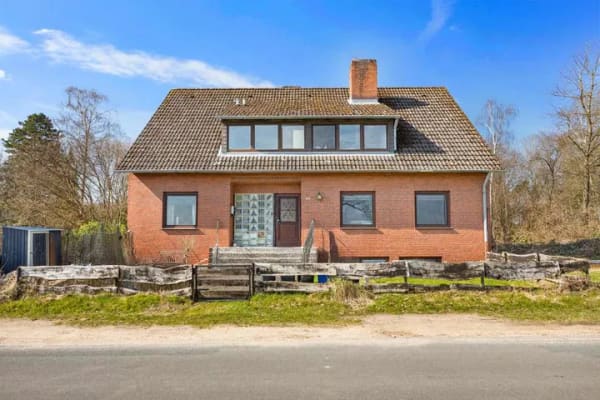 Immobilie in Rosengarten - Mehrgenerationenhaus im Grünen mit drei Wohnungen, großem Grundstück und viel Potenzial - Bild 0