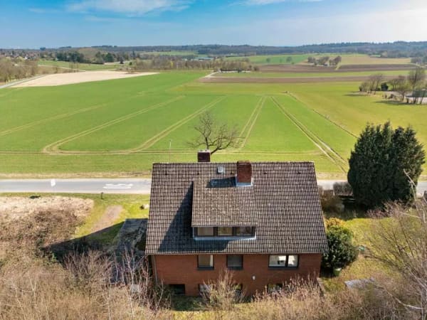 Immobilie in Rosengarten - Mehrgenerationenhaus im Grünen mit drei Wohnungen, großem Grundstück und viel Potenzial - Bild 1