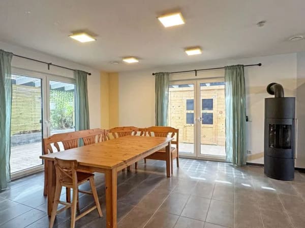 Immobilie in Itzgrund - Viel Platz für große Träume: Modernes Familien-Domizil & Top-Energieeffizienz - Bild 2