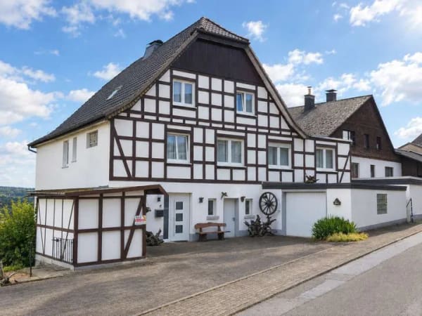 Immobilie in Warstein - Mehrfamilienhaus mit Südlage und traumhaftem Ausblick - Bild 0