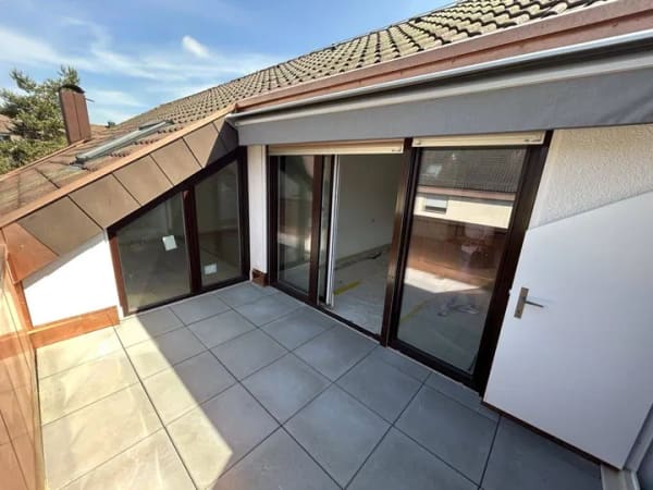 Immobilie in Büsingen am Hochrhein - **SANIERTE 2,5 Zimmer DG - Wohnung mit Teilrheinblick** - Bild 0