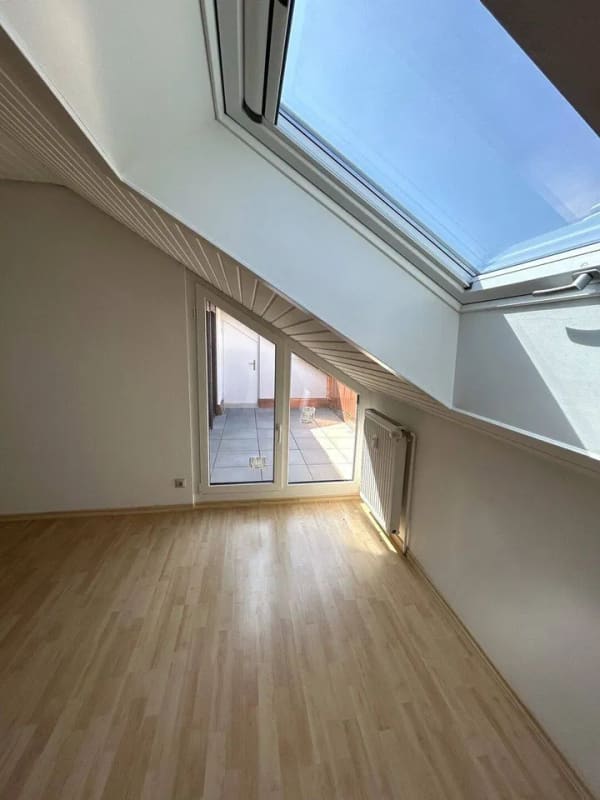 Immobilie in Büsingen am Hochrhein - **SANIERTE 2,5 Zimmer DG - Wohnung mit Teilrheinblick** - Bild 1