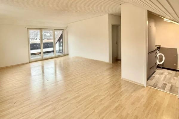 Immobilie in Büsingen am Hochrhein - **SANIERTE 2,5 Zimmer DG - Wohnung mit Teilrheinblick** - Bild 2