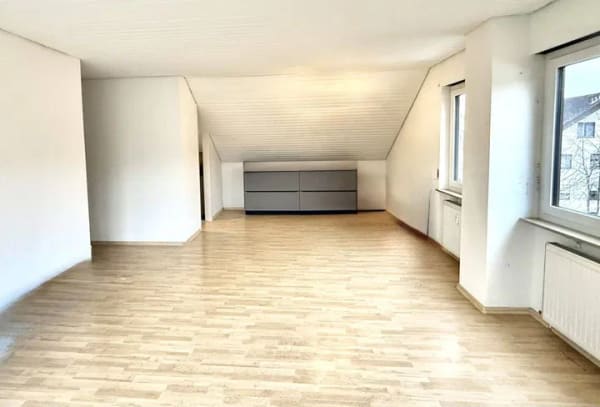Immobilie in Büsingen am Hochrhein - **SANIERTE 2,5 Zimmer DG - Wohnung mit Teilrheinblick** - Bild 3