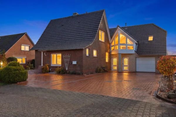 Immobilie in Osteel - Zwei Wohnkonzepte, ein Zuhause: Großzügiges Zweifamilienhaus mit etablierter Ferienvermietung - Bild 2