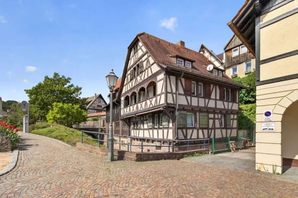 Immobilie in Gernsbach - Selbstnutzer aufgepasst: 3-Zimmer-Wohnung im 1. OG – inkl. Balkon - Bild 1