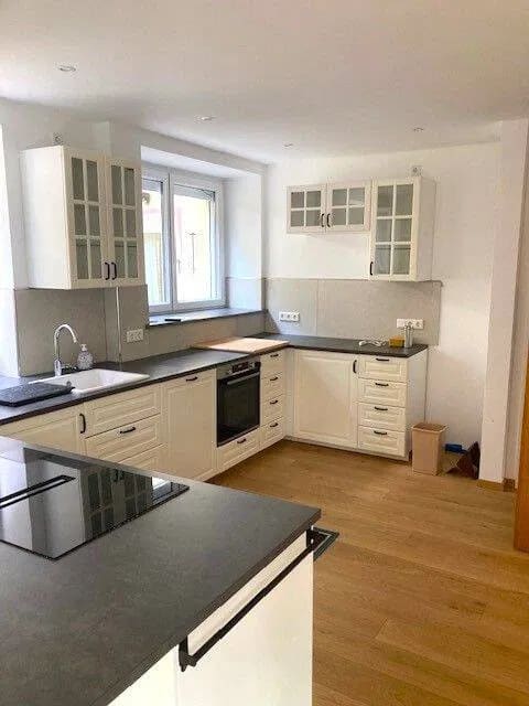 Immobilie in Zell am Main - Großzügiges Zweifamilienhaus in Zell am Main – renoviert, vielseitig nutzbar  - Bild 1