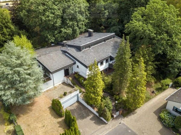 Immobilie in Schmelz - Exklusives Wohnen in bester Lage - Architektenhaus mit Wellnessbereich und großer Einliegerwohnung - Bild 0