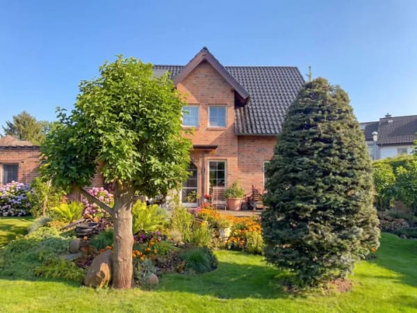 Immobilie in Leegebruch - Attraktive Kapitalanlage mit Nießbrauchrecht: massives Einfamilienhaus mit mediterranem Garten - Bild 0