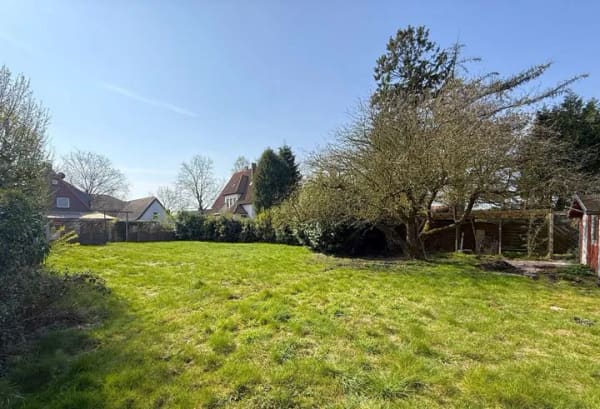 Immobilie in Zetel - Viel Platz für Familie & Ideen – Wohnhaus mit großem Grundstück und Baupotenzial - Bild 2