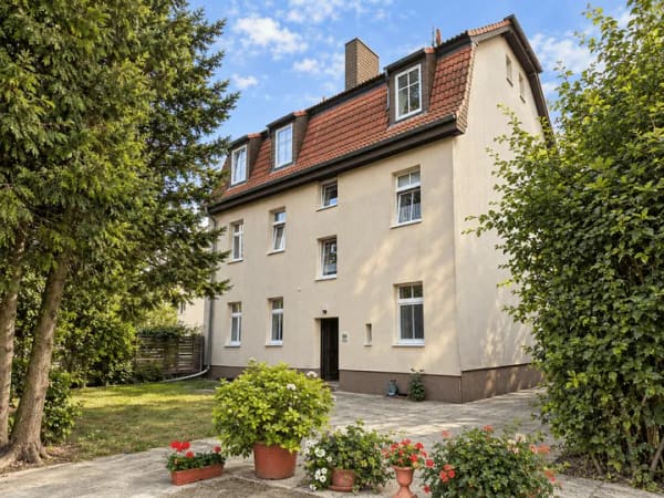Immobilie in Strausberg - Voll vermietetes Wohnhaus: 4 Wohnungen + kleine Gewerbeeinheit in Strausberg - unweit vom Bahnhof - Bild 0