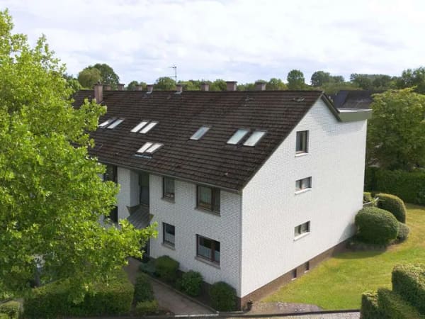 Immobilie in Tornesch - Attraktives Investment: Vermietete 3,5- Zimmer-Dachgeschosswohnung in begehrter Familienlage - Bild 1