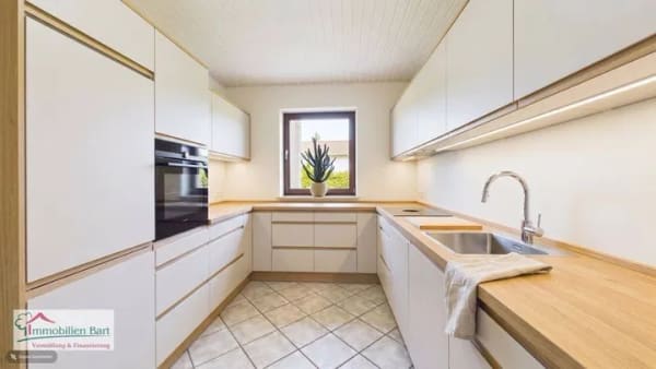 Immobilie in Perl - SOFORT VERFÜGBAR: 2 WOHNEINHEITEN / PV-ANLAGE / 4 GARAGEN / SCHÖNER GARTEN IN TOP LAGE - Bild 3