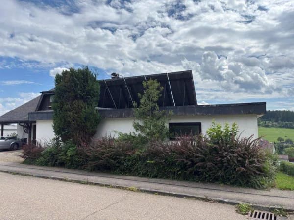 Immobilie in Unterkirnach - Wohnhaus mit drei Wohneinheiten und zahlreichen Möglichkeiten in sonniger Lage von Unterkirnach - Bild 0