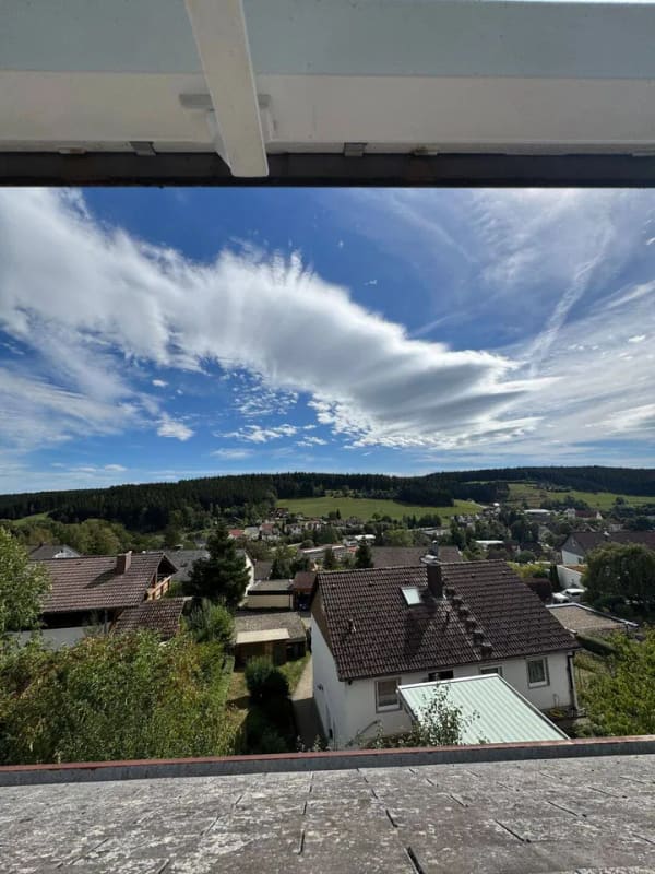 Immobilie in Unterkirnach - Wohnhaus mit drei Wohneinheiten und zahlreichen Möglichkeiten in sonniger Lage von Unterkirnach - Bild 1