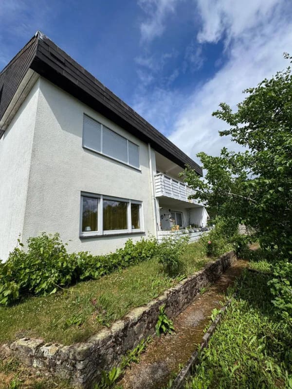 Immobilie in Unterkirnach - Wohnhaus mit drei Wohneinheiten und zahlreichen Möglichkeiten in sonniger Lage von Unterkirnach - Bild 2