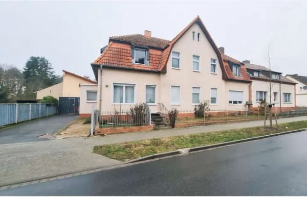 Immobilie in Königs Wusterhausen - teilweise vermietetes Mehrfamilienhaus mit Gewerbemöglichkeit in Kablow - Bild 0