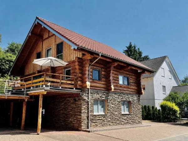 Immobilie in Ronneburg - Bezugsfertiges Kanadisches Natur-Rundstammhaus mit Einliegerwohnung - Bild 0