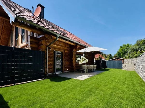 Immobilie in Ronneburg - Bezugsfertiges Kanadisches Natur-Rundstammhaus mit Einliegerwohnung - Bild 1