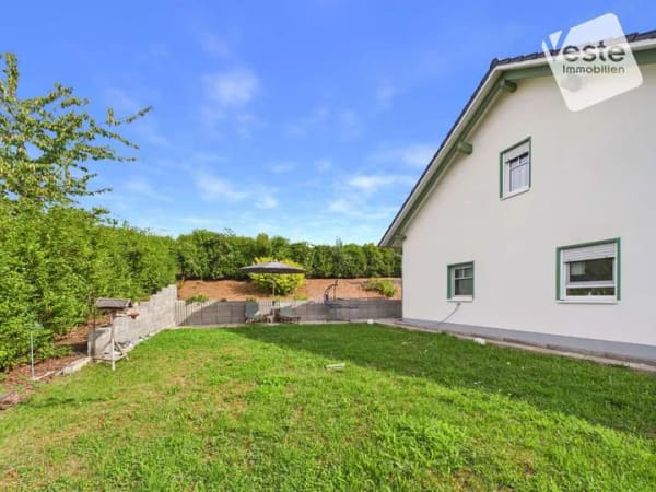 Immobilie in Itzgrund - Ein Zuhause mit Weitblick – moderner Landhausstil trifft auf ganz viel Wohngefühl - Bild 3