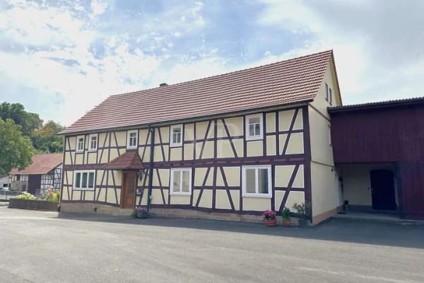 Immobilie in Hofbieber - Charmantes Anwesen: Dreiseitenhof mit modernisiertem Wohnhaus und großzügigen Nebengebäuden - Bild 4