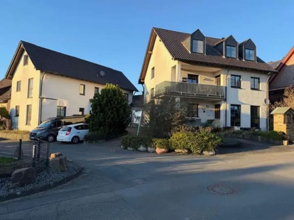Immobilie in Ruppichteroth - Attraktives Wohnensemble: 6 vermietete Wohnungen. 4 separate Eingänge. - Bild 4