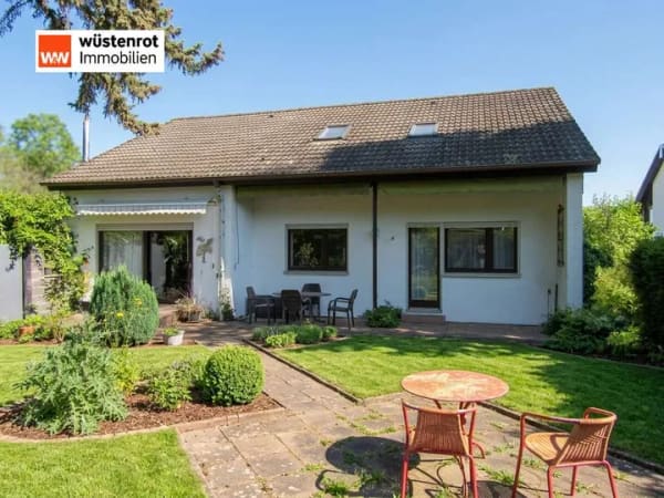 Immobilie in Wiernsheim - Gestalten Sie Ihr neues Zuhause selbst – großes Einfamilienhaus mit Sanierungsbedarf! - Bild 0